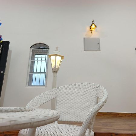 Caveman Guest House Пондичери Екстериор снимка