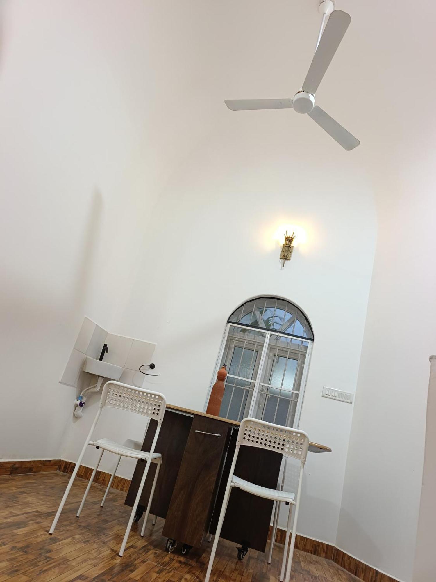 Caveman Guest House Пондичери Екстериор снимка