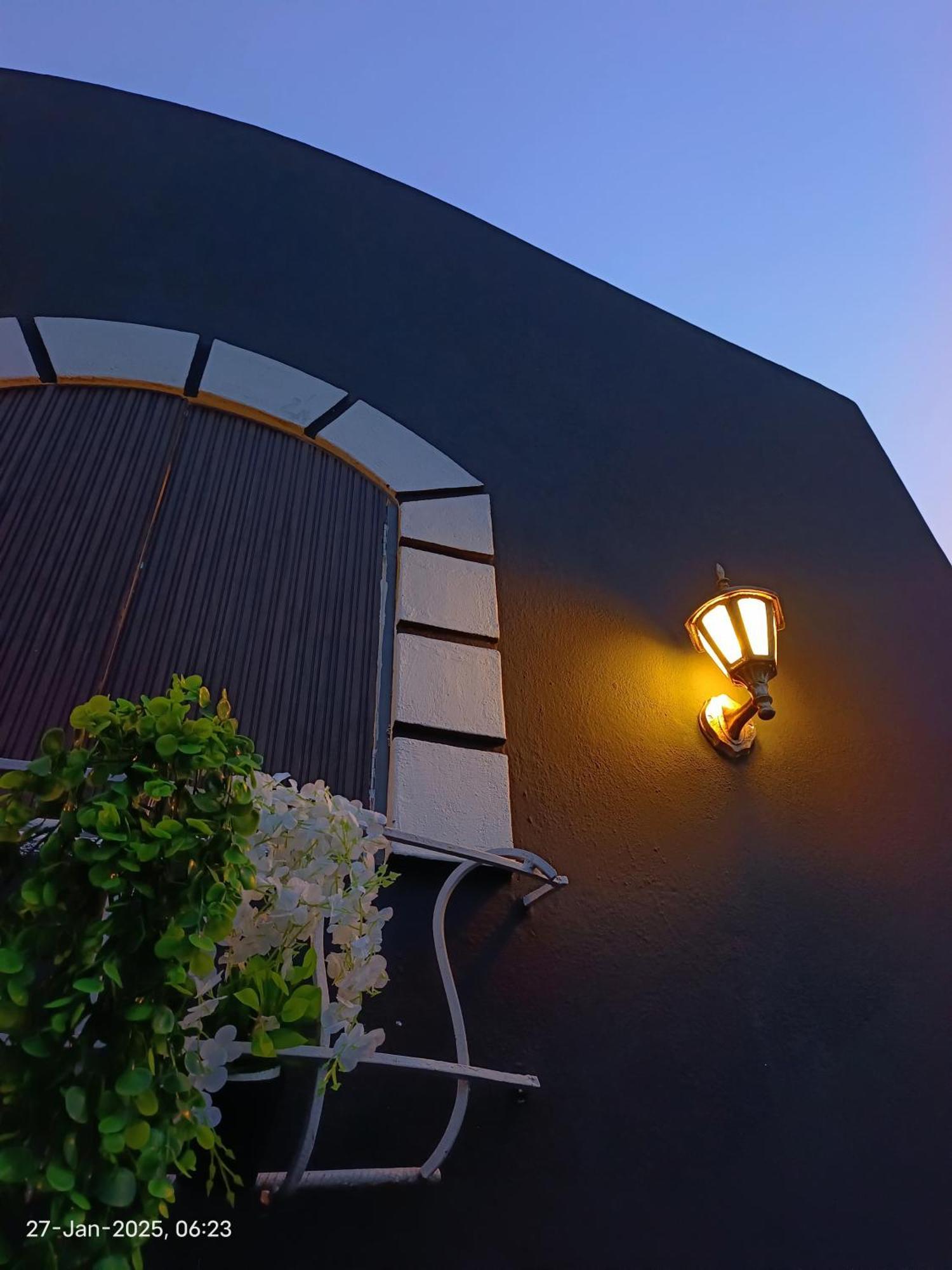Caveman Guest House Пондичери Екстериор снимка
